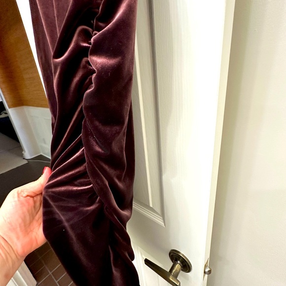 GAP Maternity velvet midi dress with ruched sides and short sleeves.  Sz S - Picture 3 of 7